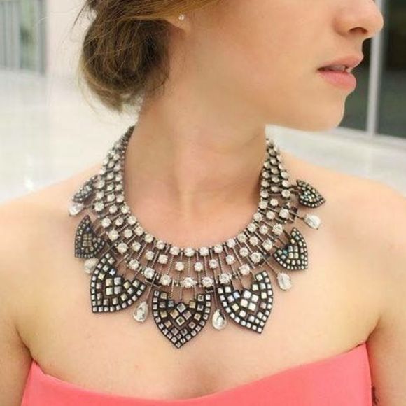 “BOHEMIAN NIGHTS” Crystal Rhinestone Statement Necklace - Picture 8 of 15